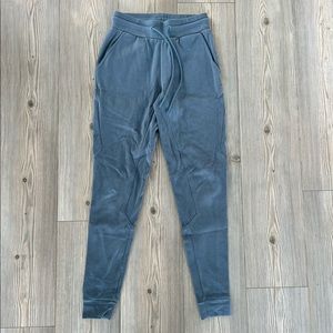 Alphalete womens joggers